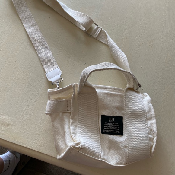 Cute holding bag or cross body - Picture 3 of 4